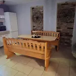 Domek, I Elita